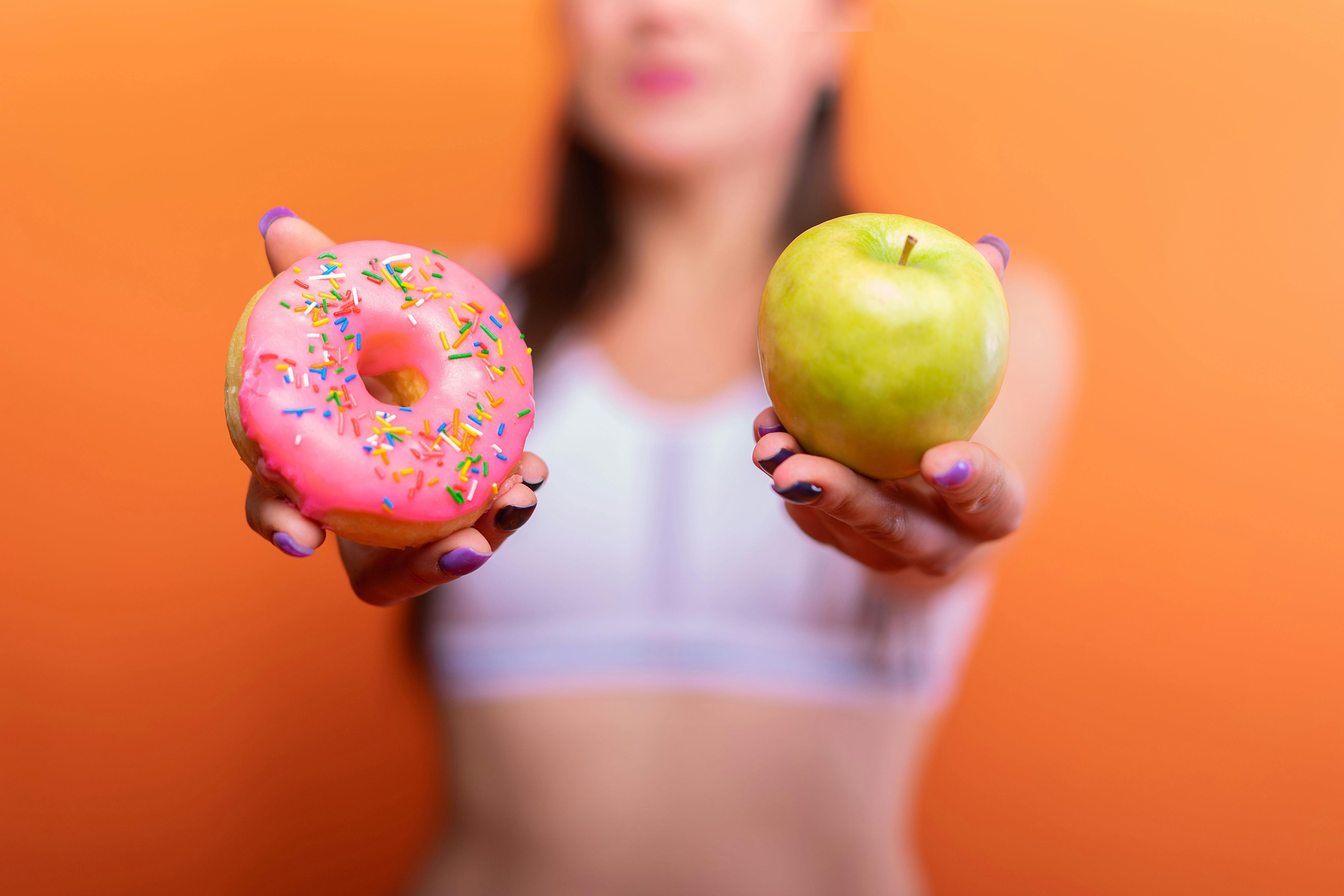 La conexión entre la alimentación y el acné: Cómo lo que comes afecta tu piel